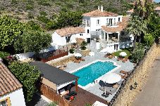 Casa en Manilva - Elegante Villa Con Sauna, Piscina y Vistas al Mar