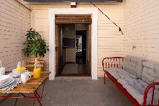 Apartamento en Granada - Céntrico Ático de Diseño con Terraza Privada y AC 
