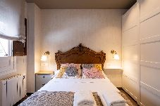 Apartamento en Granada - Céntrico Ático de Diseño con Terraza Privada y AC 