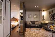 Apartamento en Granada - Céntrico Ático de Diseño con Terraza Privada y AC 