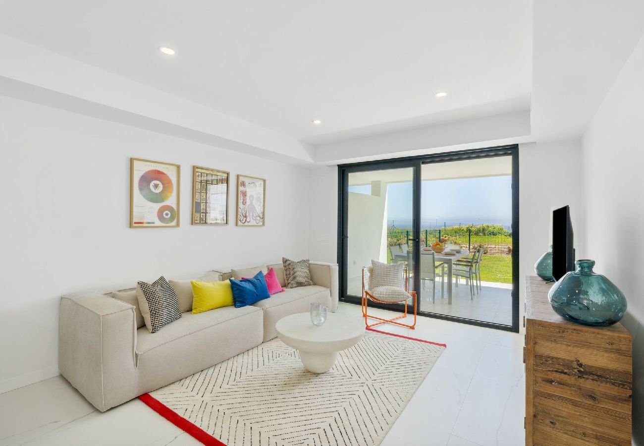 Apartamento en Casares -  Piscina Inifinita, Vistas al Mar y Terraza Privada