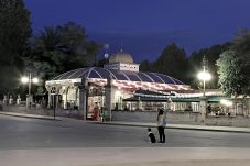 Apartamento en Granada - Apartamento céntrico y espacioso en Granada – WiFi y parking incluido, hasta 6 personas