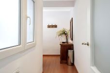 Apartamento en Granada - Apartamento céntrico y espacioso en Granada – WiFi y parking incluido, hasta 6 personas