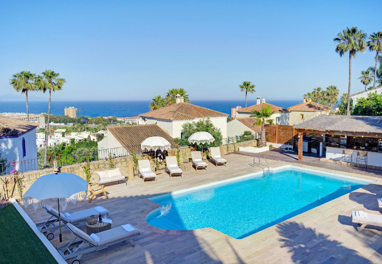 Ferienhaus in Manilva - Elegante Villa Con Sauna, Piscina y Vistas al Mar