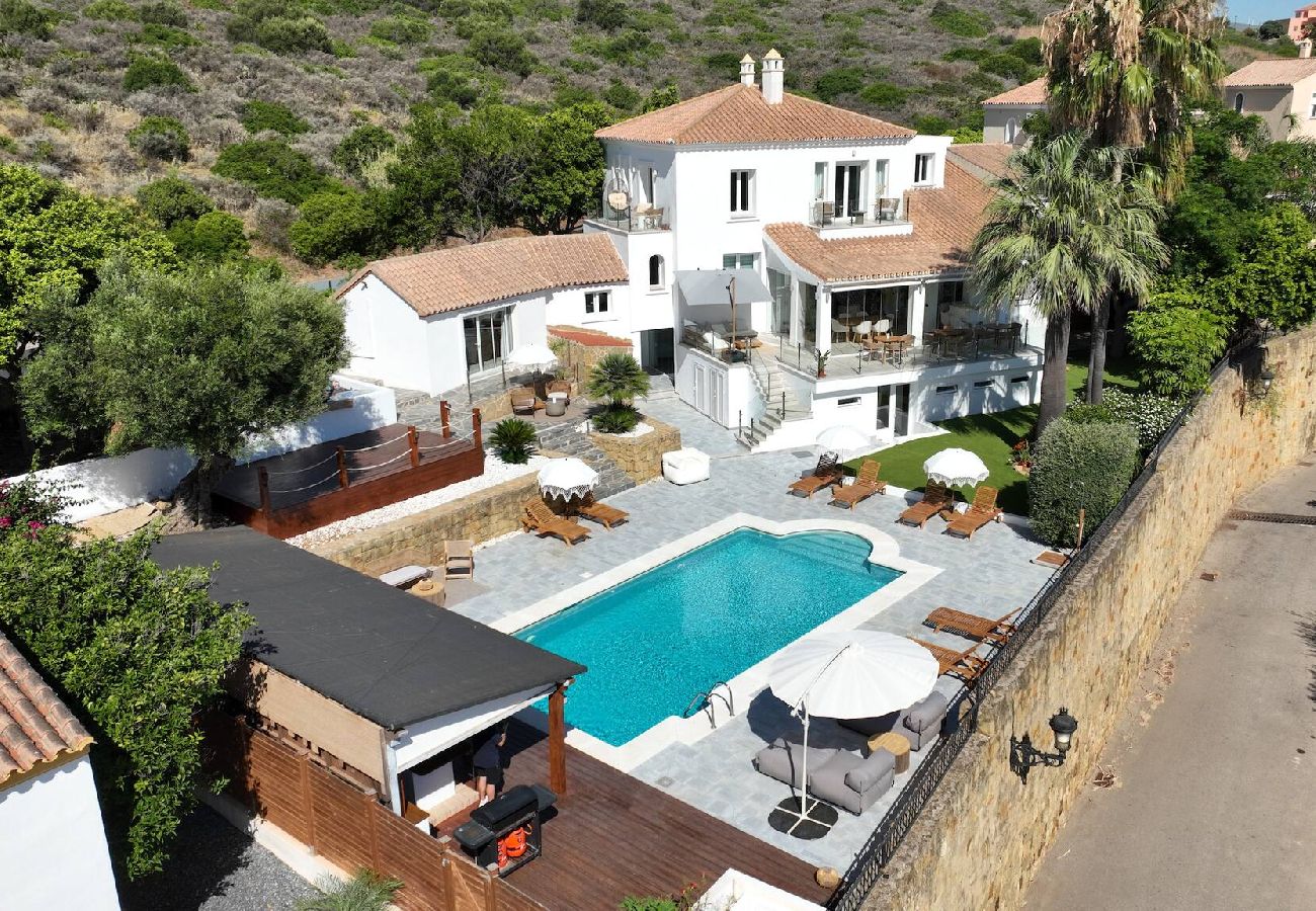 Ferienhaus in Manilva - Elegante Villa Con Sauna, Piscina y Vistas al Mar