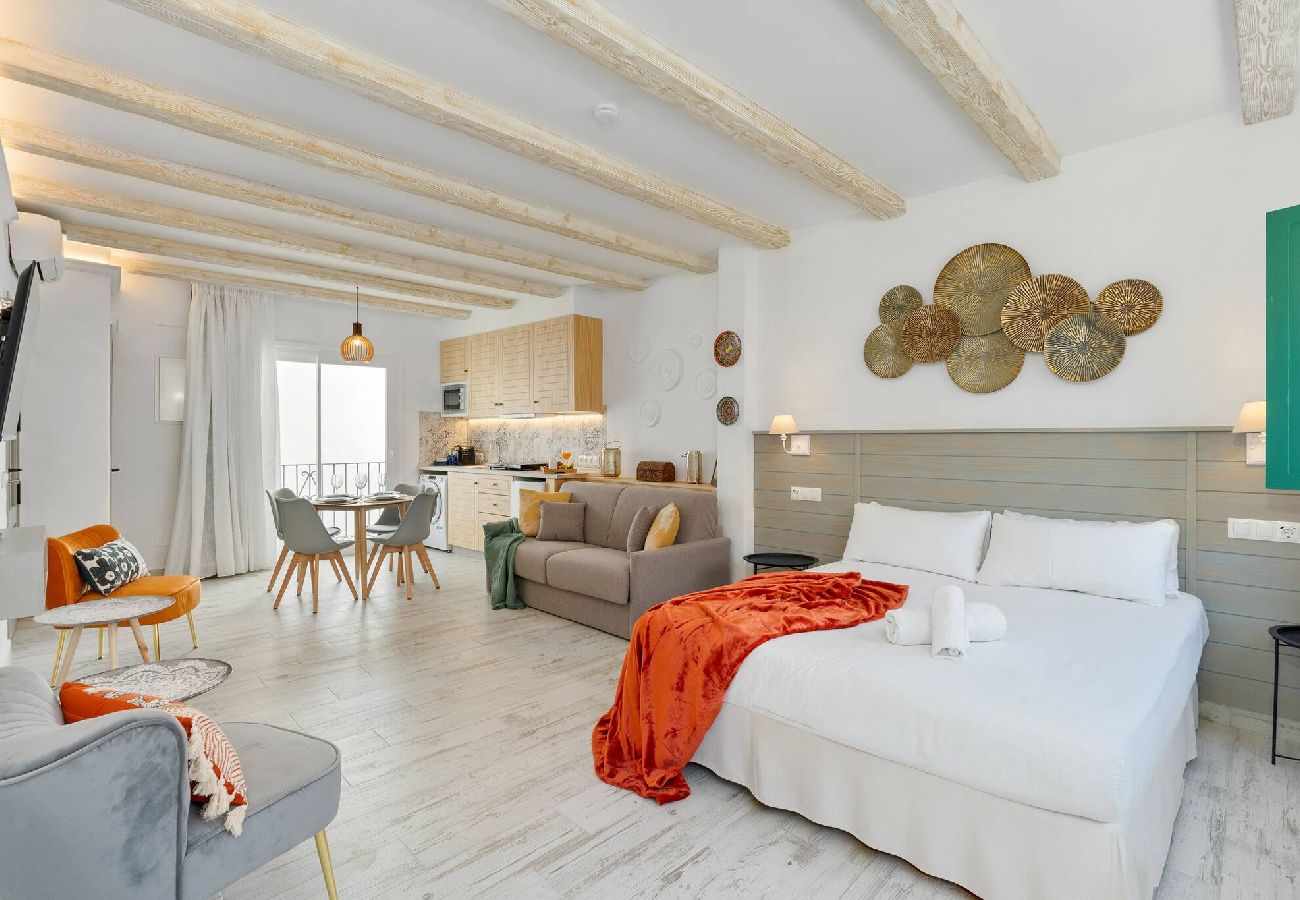 Ferienwohnung in Estepona - New 1 min from beach ideal for couples 