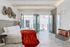 Appartement à Estepona - New 1 min from beach ideal for couples