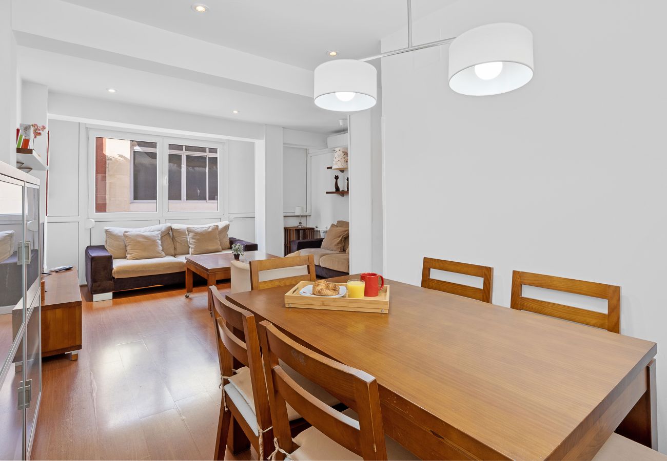 Appartement à Granada - Appartement central et spacieux à Grenade – WiFi et parking inclus, jusqu’à 6 personnes