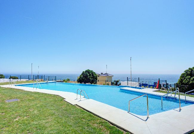 Appartamento a Casares - Piscina a sfioro, vista mare e terrazza privata
