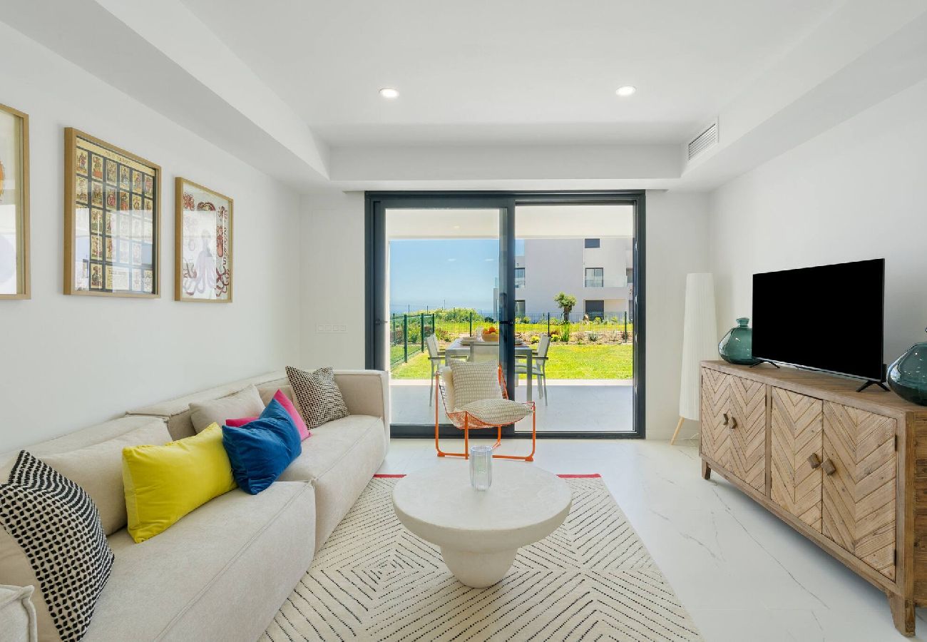 Appartamento a Casares - Piscina a sfioro, vista mare e terrazza privata