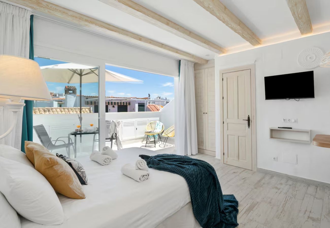 Appartamento a Estepona - Sole Infinito e Terrazza Privata in Centro