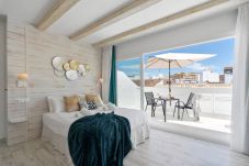 Appartamento a Estepona - Sole Infinito e Terrazza Privata in Centro