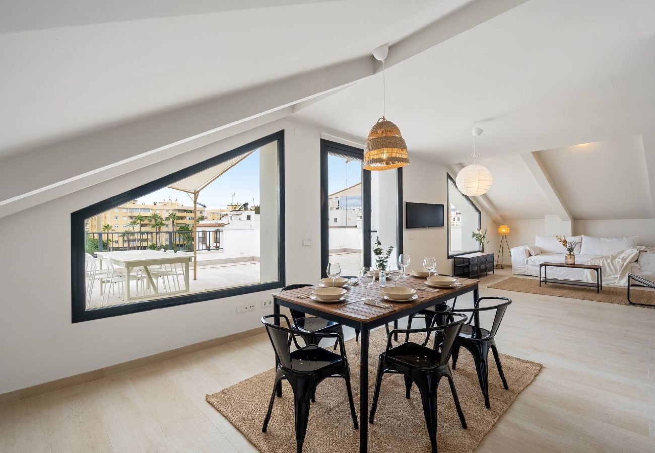 Apartment in Estepona - Increíble Terraza, Vistas al Mar, Gran Ubicación