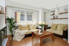 Apartment in Granada - Apartamento céntrico y espacioso en Granada – WiFi y parking incluido, hasta 6 personas